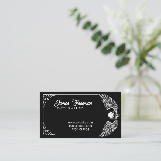 Donkere zwarte en witte vleugels Tattoo kunstenaar Visitekaartje (Staand voorkant)