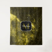 Donkergeel zwart abstract sterrenstelsel Monogram Wandkleed (Voorkant)
