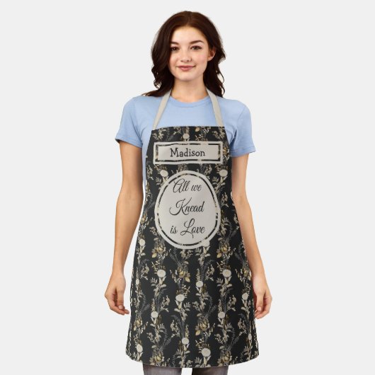 Donkergouden bloemmonogram schort (Gedragen)