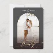 Donkergrijs, eindelijk getrouwd en venster foto save the date (Voorkant)