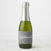 Donkergrijs gestileerd script bruiloft bruidsmeisj sparkling wijnetiket (Voorkant)