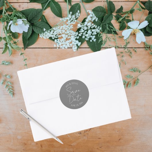 Donkergrijs gestileerde bruiloft Save the Date Ronde Sticker