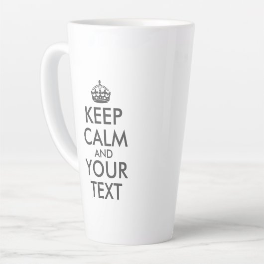Donkergrijs Houd Kalm en Jouw tekst Latte Mok (Linkerhoek)
