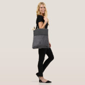 Donkergrijs kunstleder en donkergrijs monogrammen tote bag (Op model)