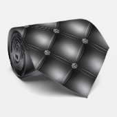 Donkergrijze achtergrond en parels stropdas (Opgerold)