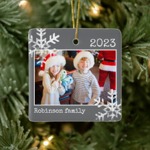 Donkergrijze foto White Snowflakes Holiday Keramisch Ornament