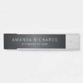 Donkergrijze gradiëntnaam en titeldeurteken deurbordje (Voorkant)