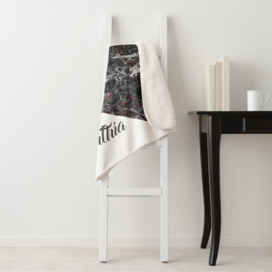 Donkergrijze marmeren steen sherpa deken (In situ)