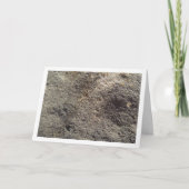 Donkergrijze rots, stenen achtergrond kaart (Voorkant)
