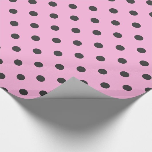 Donkergrijze stempels op lichtroze stippen cadeaupapier (Hoek)
