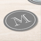 Donkergrijze, vaste kleur, aangepast monogram ronde kartonnen onderzetter (Gebogen)