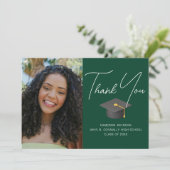 Donkergroen Afstuderen Foto Gepersonaliseerd Afstu Bedankkaart (Staand voorkant)