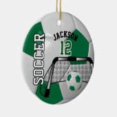 ⚽ donkergroen en wit Voetbal personaliseren Keramisch Ornament (Rechts)