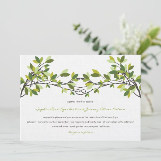 Donkergroen geknoopte liefdesbomen zomer bruiloft kaart (Staand voorkant)