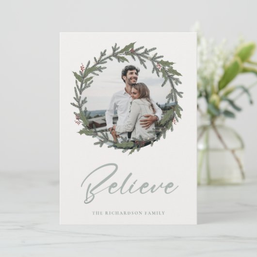 Donkergroen kerstkrans Foto Geloof Feestdagenkaart (Staand voorkant)