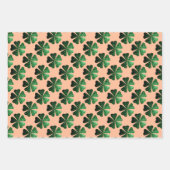 Donkergroen sparkly Shamrock patroon op perzik Inpakpapier Vel (Voorkant 2)