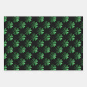 Donkergroen sprankelend Shamrock patroon op zwart Inpakpapier Vel (Voorkant 3)