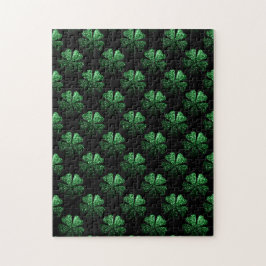 Donkergroen sprankelend Shamrock patroon op zwart Legpuzzel