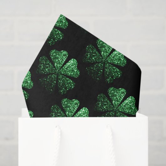 Donkergroen sprankelend Shamrock patroon op zwart Tissuepapier (Cadeauzakje)