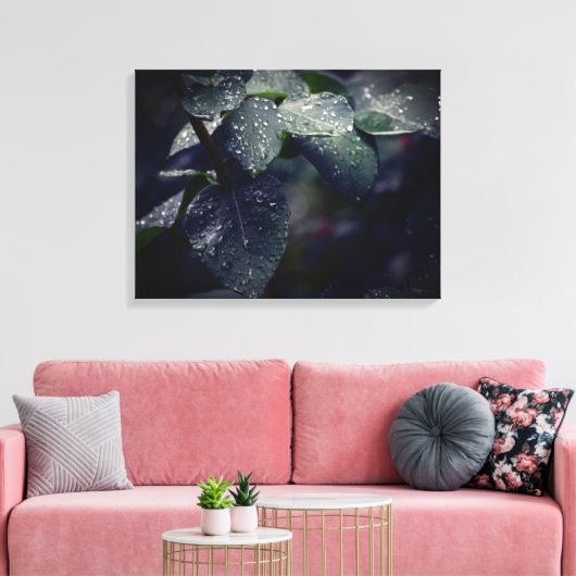 Donkergroene bladeren en regendruppels canvas afdruk (Insitu (Woonkamer))