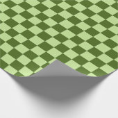 Donkergroene en lichtgroene cheques cadeaupapier (Hoek)