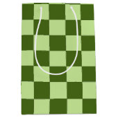 Donkergroene en lichtgroene cheques medium cadeauzakje (Voorkant)
