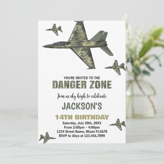 Donkergroene Fighter Jet Verjaardag Uitnodiging (Staand voorkant)