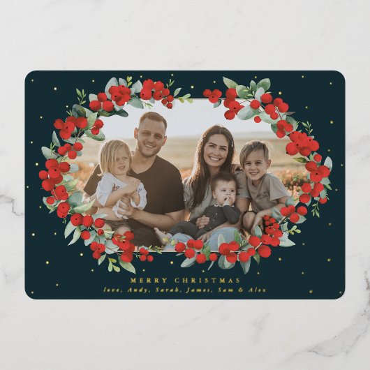 Donkergroene rode bessen + eucalyptusfoto folie feestdagenkaart (Voorkant)