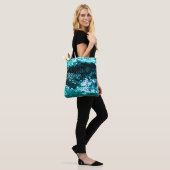 Donkergroene sequentie in glanzende textuur tote bag (Op model)