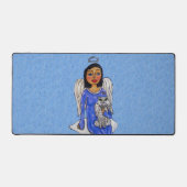 Donkerharige Engel met Engel Kat op Cloud Blue Sky Bureaumat (Voorkant)