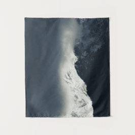 Donkerheid en licht op met sneeuw bedekte bergen wandkleed