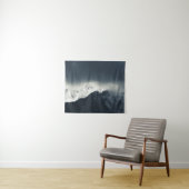 Donkerheid en licht op met sneeuw bedekte bergen wandkleed (In Situ (horizontaal))