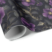 Donkerpaarse bloemen op zwart cadeaupapier (Rol Hoek)