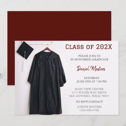 Donkerrode afstudeerfeesthoed en -jurk uitnodiging (Voorkant / Achterkant)