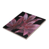 Donkerrode Aziatische lelies op zwarte bloemen Tegeltje (Zijkant)