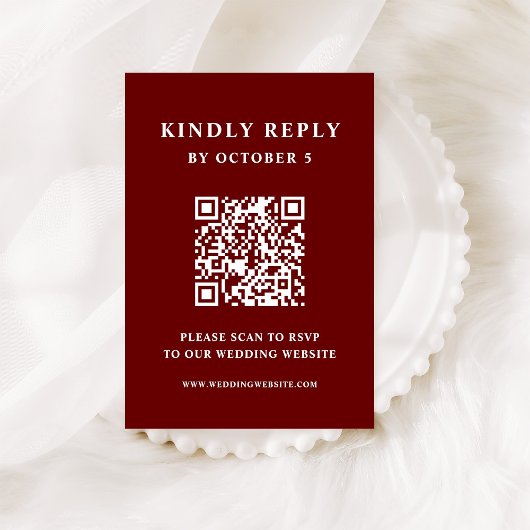 Donkerrode elegante tekst | QR-code bruiloft RSVP Kaartje