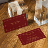 Donkerrode gouden rand en typografie visitekaartje