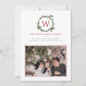 Donkerrode kerstbessen krans Holly Monogram Feestdagenkaart (Voorkant)