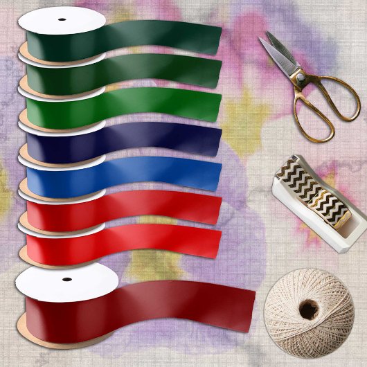 Donkerrode kerstkleur, effen minimalistisch satijnen lint