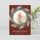 Donkerrode pine met kerstfeestdag - fotokaart feestdagenkaart (Staand voorkant)