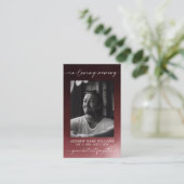 Donkerrode rouwgebedskaart visitekaartje (Staand voorkant)