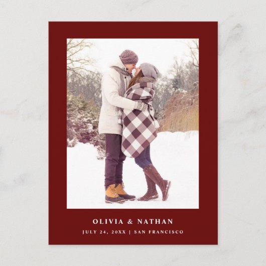 Donkerrood Elegante Tekst en Foto | De datum opsla Aankondigingskaart (Voorkant)