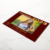 Donkerrood en gouden foto-Afstuderen-invitatie-Kaa Folie Uitnodiging (Gedraaid)