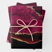 Donkerrood en goudkleurig kiezelgrijs inpakpapier vel (In situ)