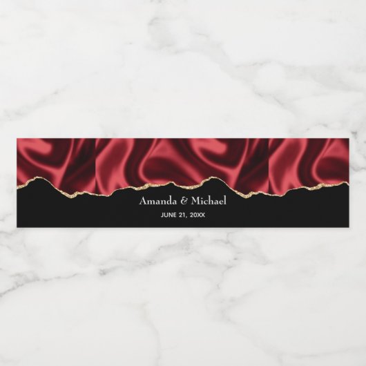Donkerrood glam met laag satin Abstract ontwerp Waterfles Etiket (Enkel label)