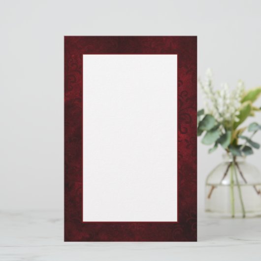 Donkerrood papier voor het schrijven van donkerroo (Staand voorkant)