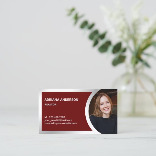 Donkerrood Zilver Folie Onroerend goed Fotomakelaa Visitekaartje (Staand voorkant)