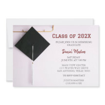 Donkerrood/zwart Graduation Cap Invitation