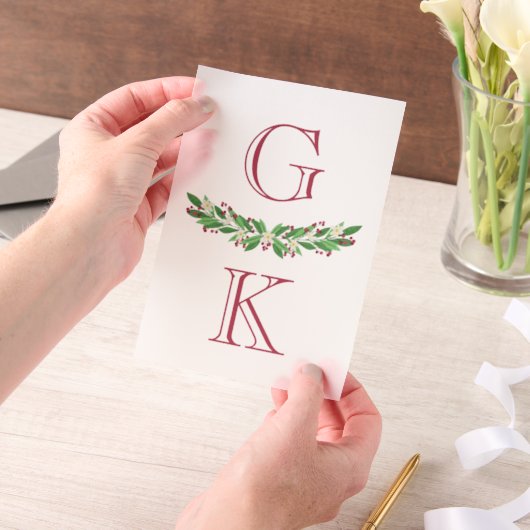 Donkerroze Berry Springs Monogram bruiloft overlay Vellum Uitnodigingen (Draagbaar)