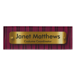 Donkerroze satijnen lint met gouden label Bord Naambadge